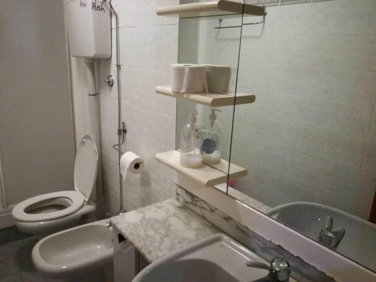 Blue Whale Bed & Breakfast Рим Екстериор снимка