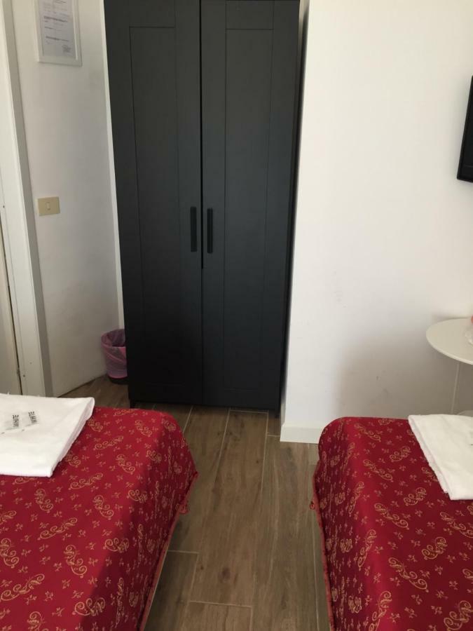 Blue Whale Bed & Breakfast Рим Екстериор снимка